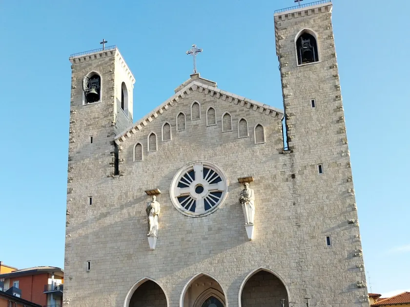 WB in the shade of the bell tower - Image 1