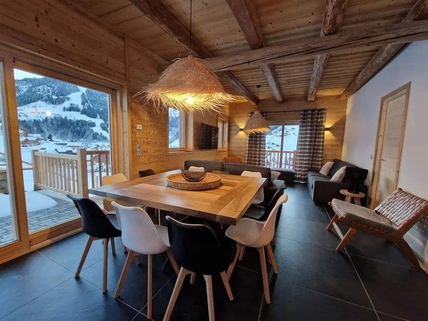 Lodge – View – 4 bedrooms – 2 bathrooms – 10 - Image 1
