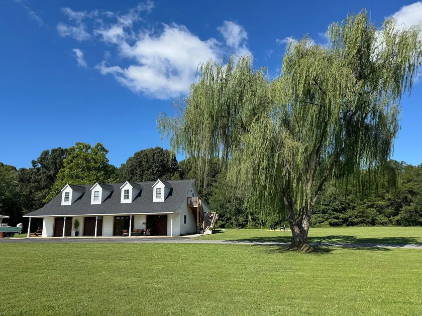 Gatton Farm Guesthouse - Image 1