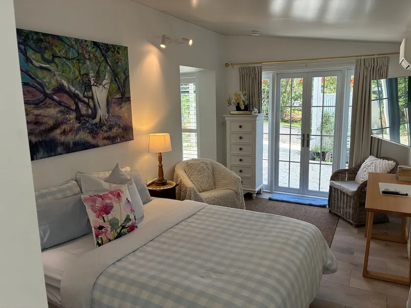 Modern Escape Coorparoo (Pet Friendly) - Image 1