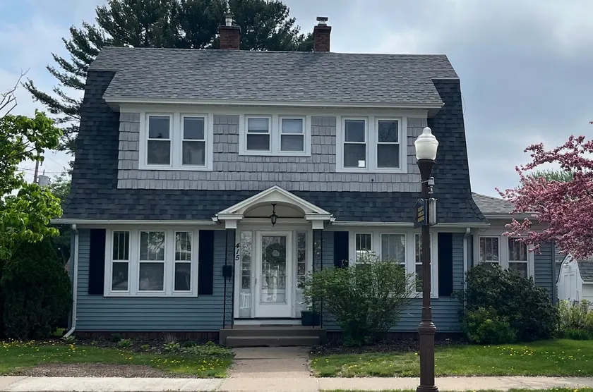 Cheerful home away from home. - Image 1