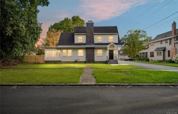 House to enjoy with family, friends & crews - Image 1