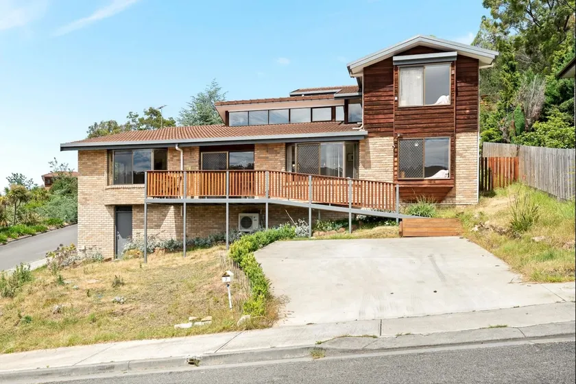 Stylish 7bedrooms 3bathrooms 12 beds Mountain View - Image 1