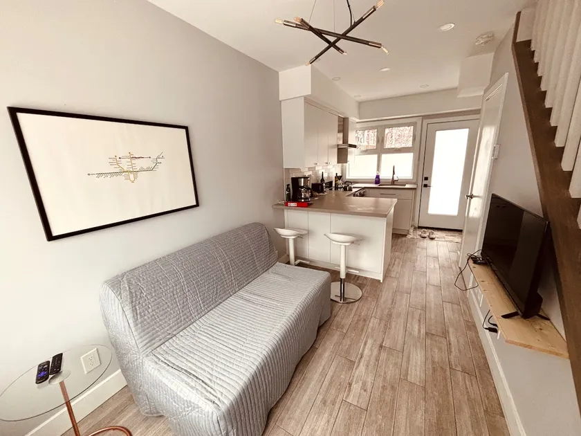 Rental in Trinity Bellwoods (no cleaning fee) - Image 1