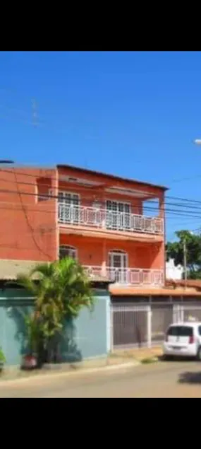 House 20 minutes from the airport - Image 1