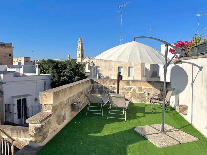 An enchanting residence with a terrace overlooking the Duomo - Image 1