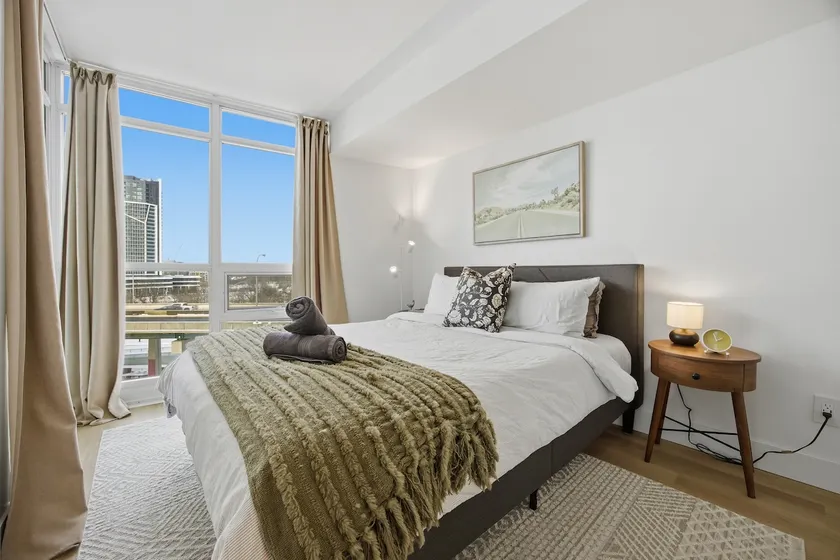 Cozy Fort York 1BR by Lake, RBC theater + Parking - Image 1