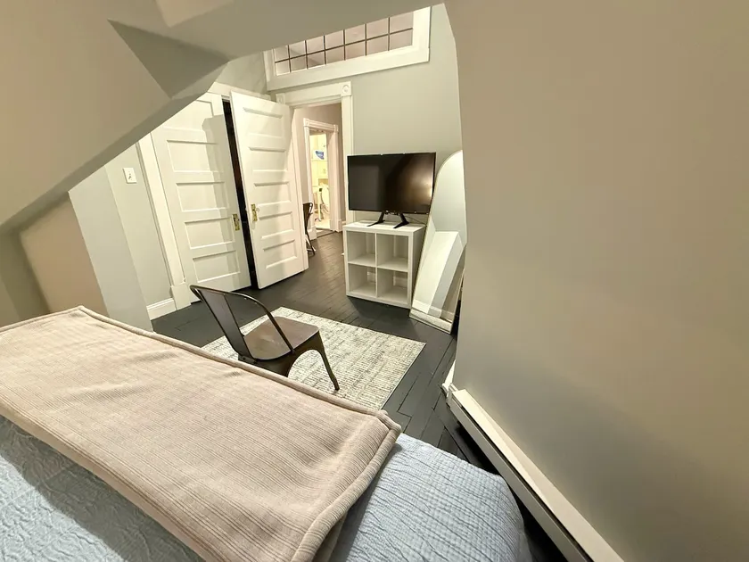~3rd Floor Gem in West End~ - Image 1