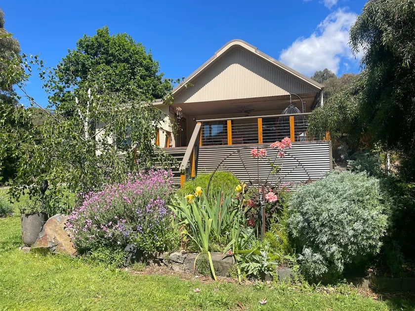 Brewery Lake House - sleeps 8 - Image 1