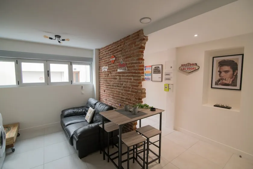 Villa Augustin – No. 2, Authentic 2-Bedroom Apartment in the Heart of the City - Image 1