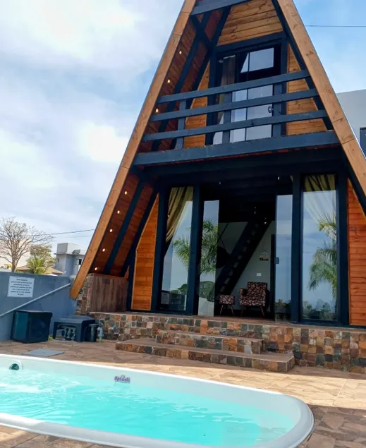 Chalet on the reservoir with private heated pool - Image 1