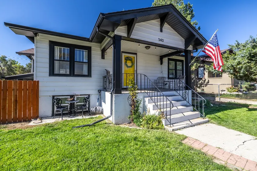 Dog and Fly Fishing Friendly Downtown Home. - Image 1