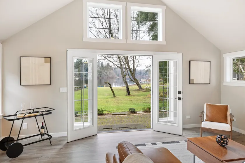 Newly Renovated Lake House - Image 1