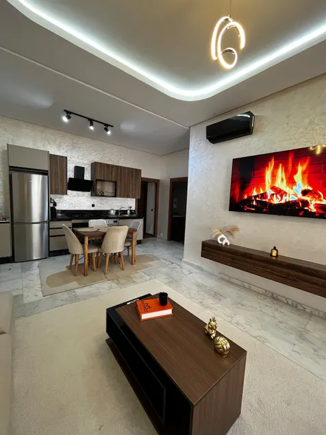 Chic & bright apartment ideal for exploring - Image 1