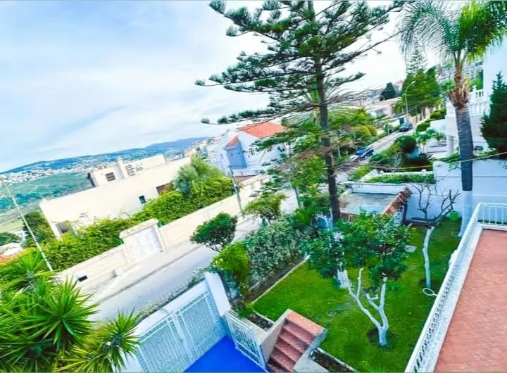 Villa near the sea and the center - Image 1