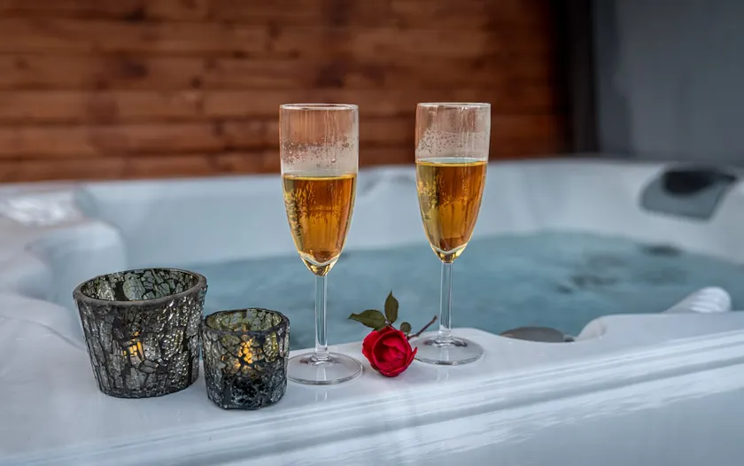 Sukorose Jacuzzi Guesthouse - Image 1
