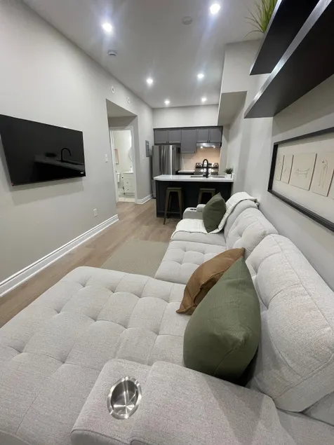 Apartment in Mississauga - Image 1