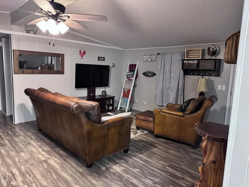 Country Cottage - Image 1