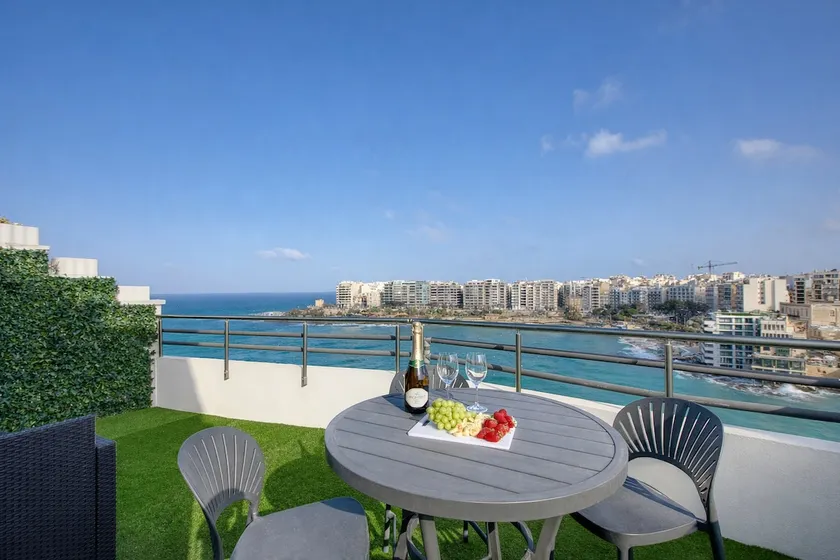 Penthouse | Sea-View Balcony & Workspace - Balluta - Image 1