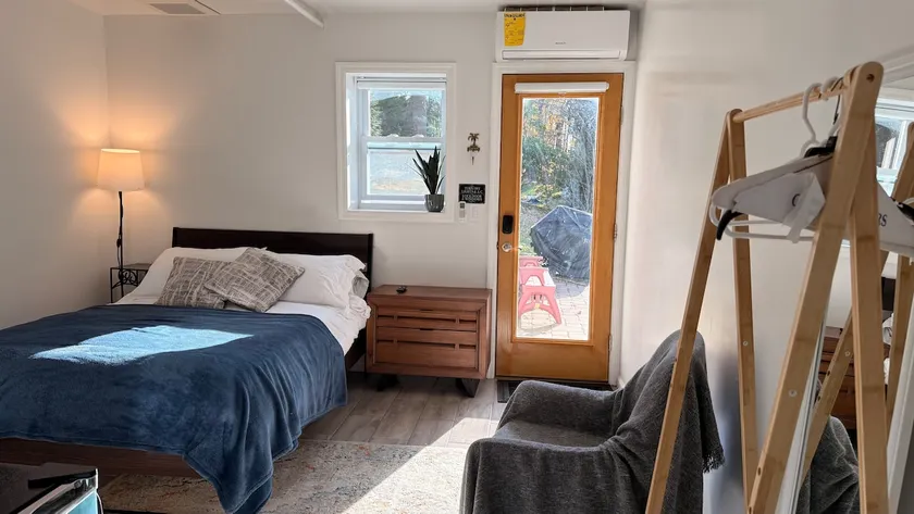 Cozy Private Suite • Free Parking & Wi-Fi - Image 1