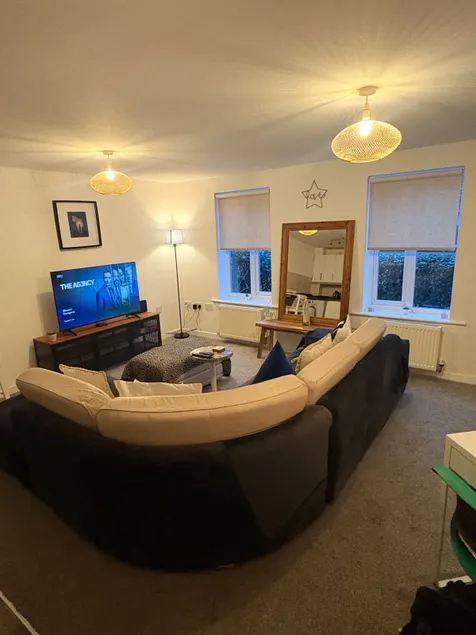 Full 2 bedroom ground-floor flat - Image 1