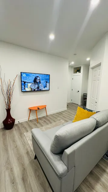Modern Basement Suite near West Edmonton Mall - Image 1