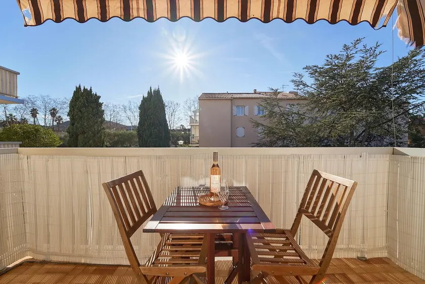 Spacious 3-room apartment with Air conditioning, Wi-Fi & Parking - Image 1