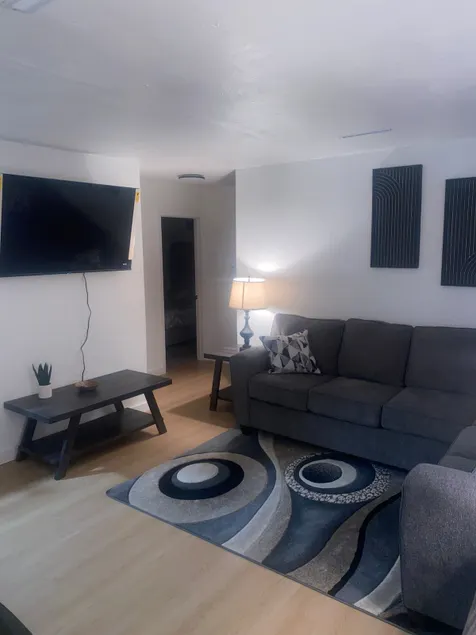 Great Location - Clean, Cozy & Convenient Unit! - Image 1
