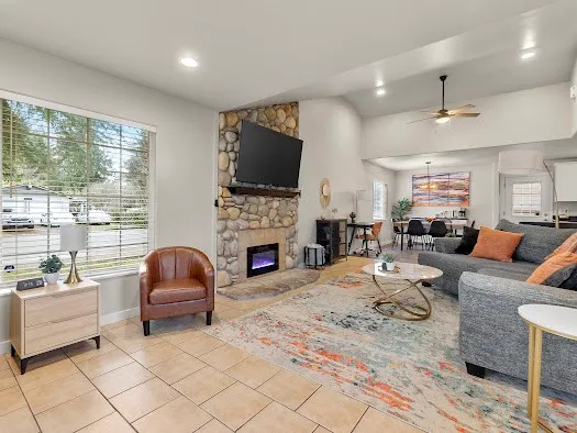 Relax and Unwind in Tumwater 3bd/2ba, Free parking - Image 1