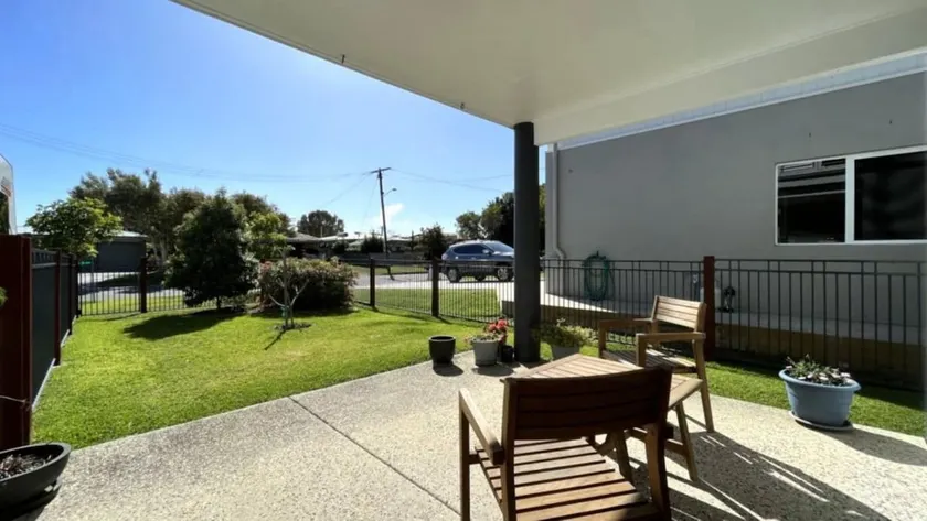 DRAKES HIDEAWAY - Image 1