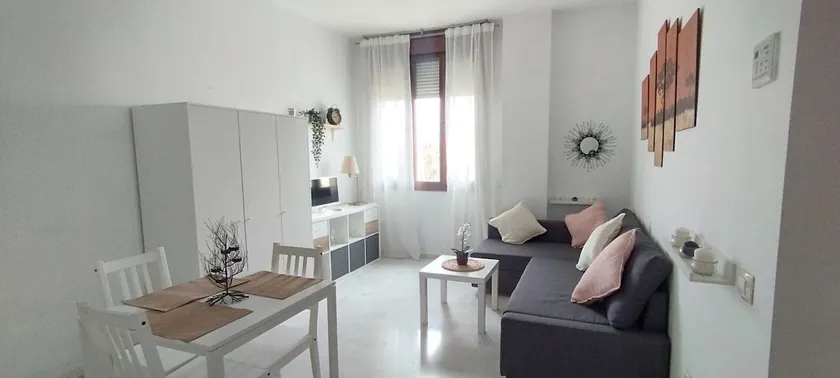 A bright and quiet apartment - Image 1