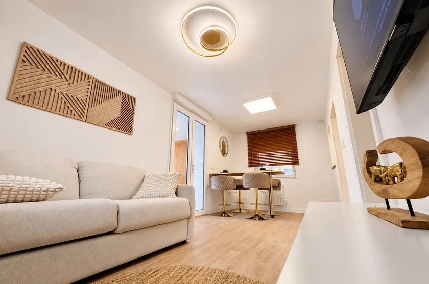 Le Jardin • Private Parking & Covered Terrace - Image 1