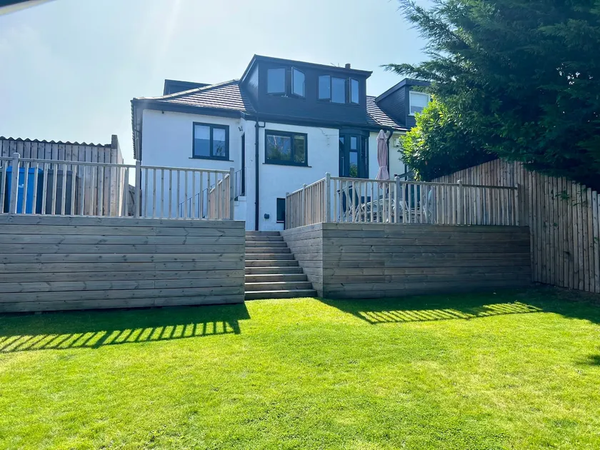 Luxury 3 Bed House in Giffnock. Big Garden & Drive - Image 1