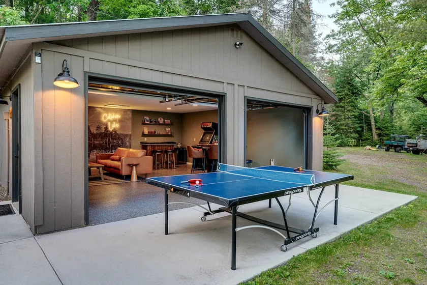 Lake Cabin w/Arcade, multi-level deck, kayaks - Image 1