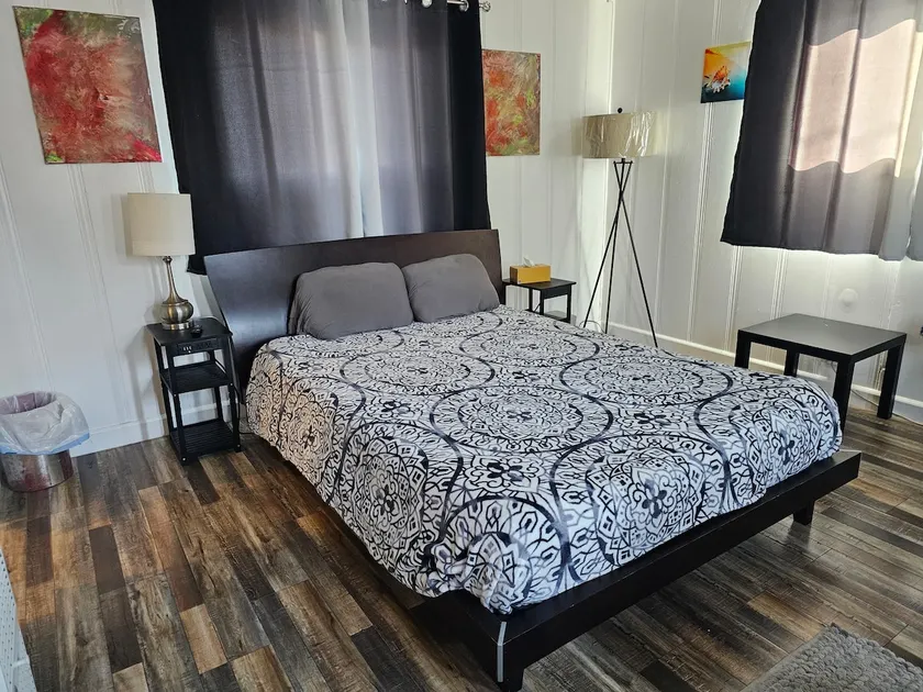 Hotel-Style Studio in South LA - Image 1
