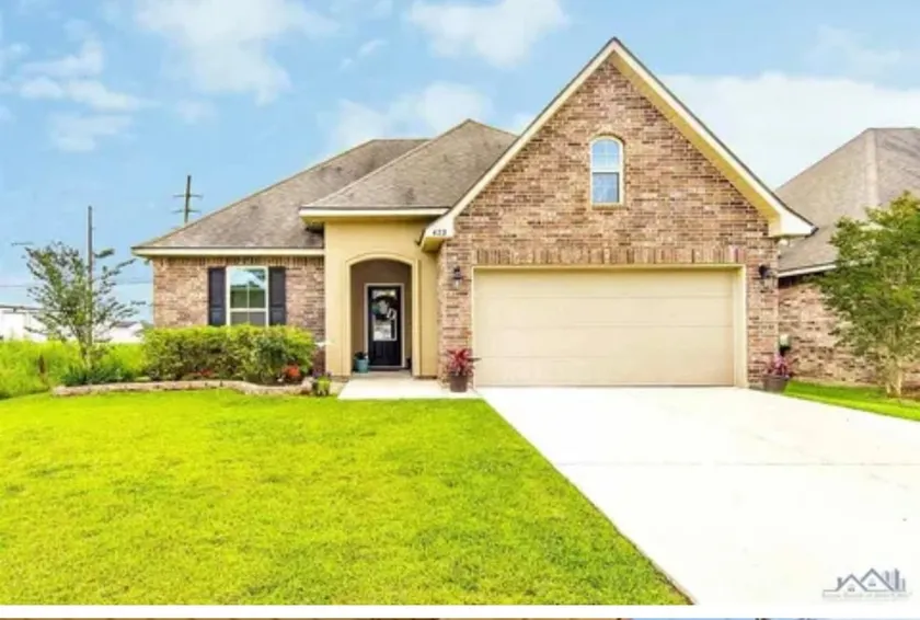Peaceful, Modern Oasis In Prime Houma Location - Image 1