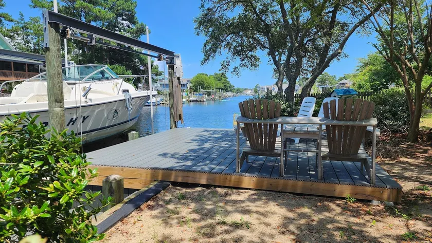 Waterfront Retreat w/ boat slip & hot tub - Image 1