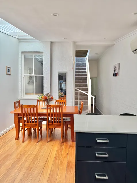 2 Bed house with Carpark/Aircon. Close to CBD - Image 1