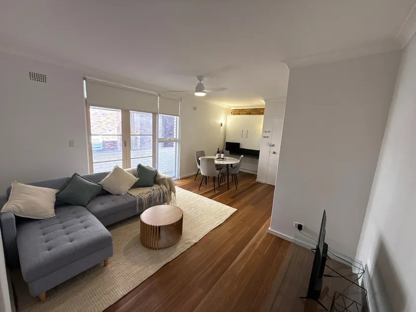 Randwick Retreat with Free Parking - Image 1