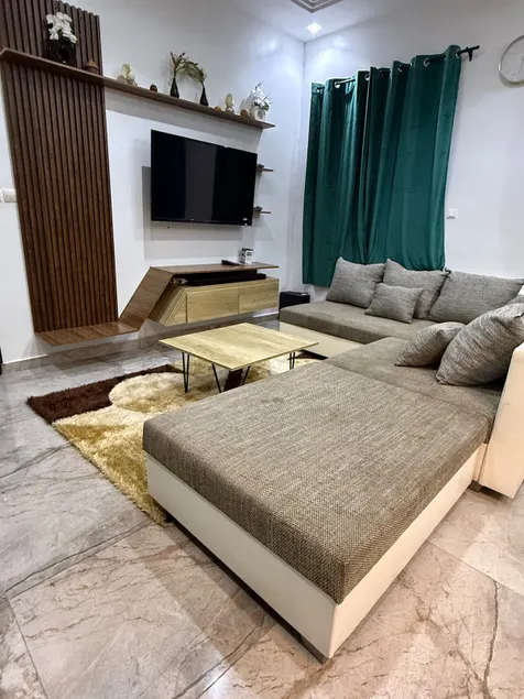 Spacious, cozy 4 bedroom apartment, terrace with city view - Image 1