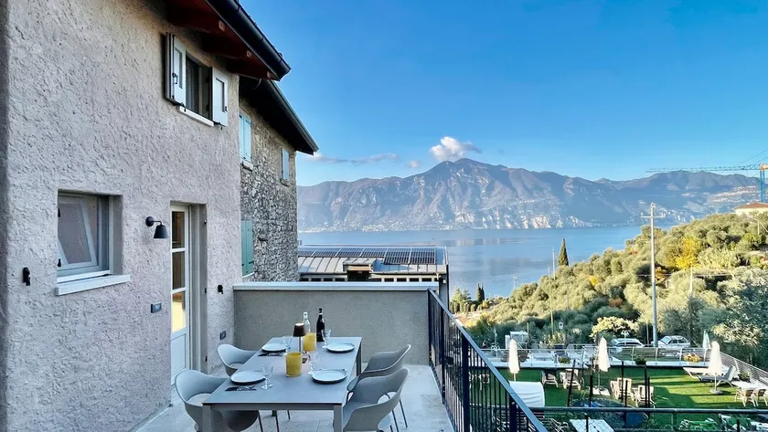 Charming Rustico with lake view and garden - Image 1