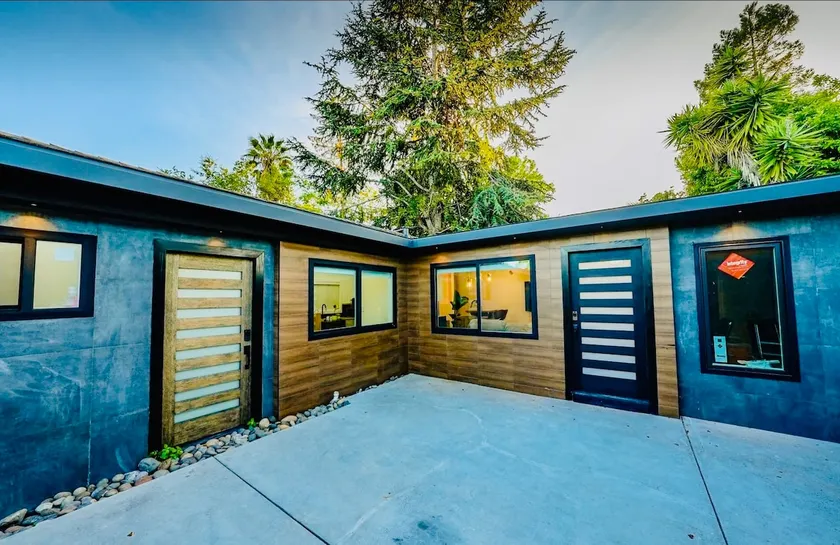A Beautiful & Modern Guest House - Image 1