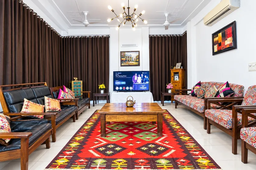 Opulent Antique 6BR Independent Villa in Gurugram - Image 1