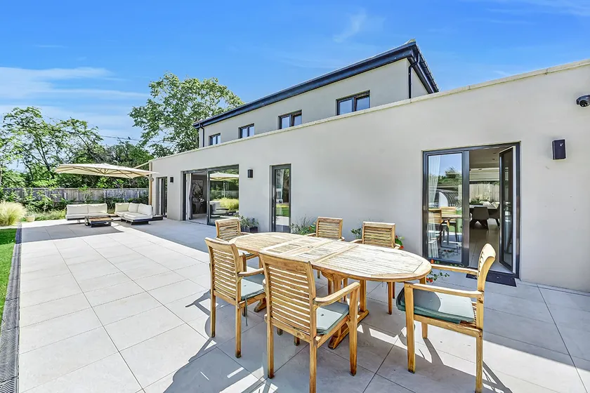 Joy Lane Mansion, Luxe Stay, Poolside Fun & Comfort - Image 1