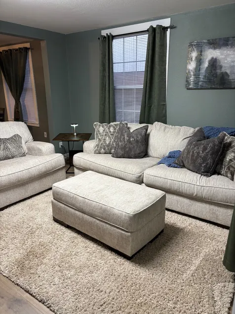 Downtown Delight Stylish 2 Bed - Image 1