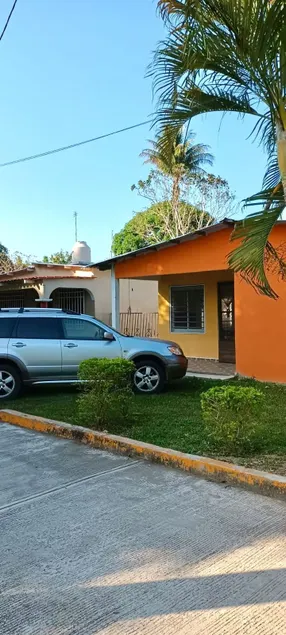 House on the Banks of the Papaloapan River - Image 1
