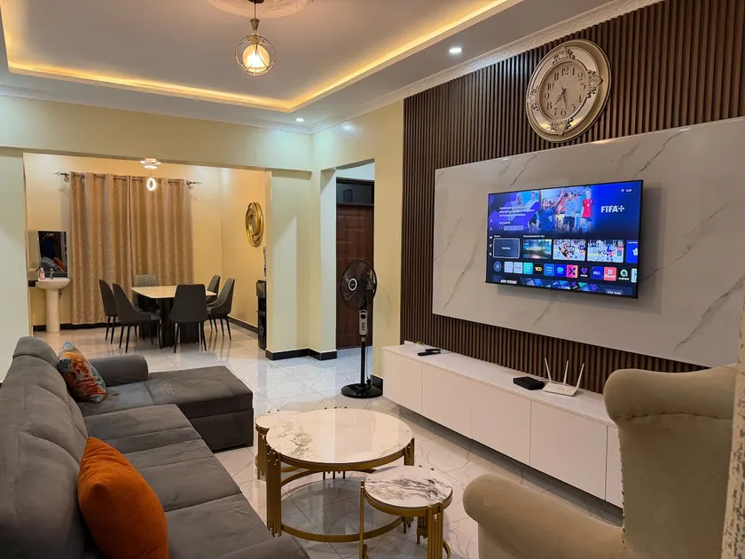 Cozy 3 bedroom in town,parking,Wi-fi,0722880416 - Image 1