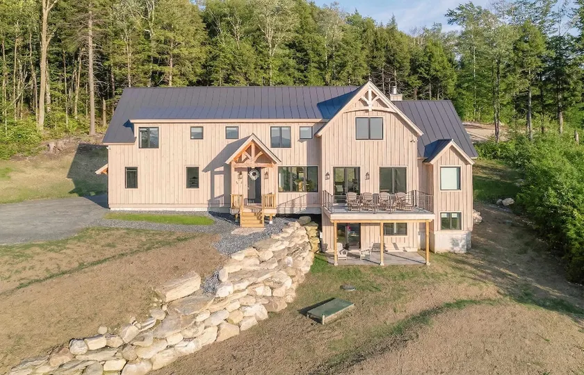 New 4-BR Luxury Home 6 Min from Stratton w/hot tub - Image 1