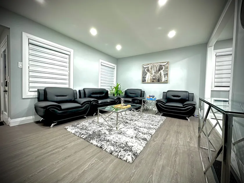 “Jassi’s Villa in Windsor” Private Entire Home - Image 1