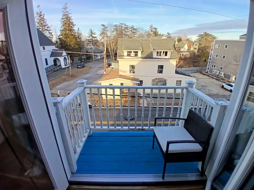 A bedroom balcony to the Ocean.  7 min walk to the beach - Image 1